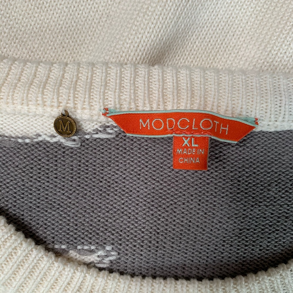 Cat Design Cream Sweater - Picture 7 of 9